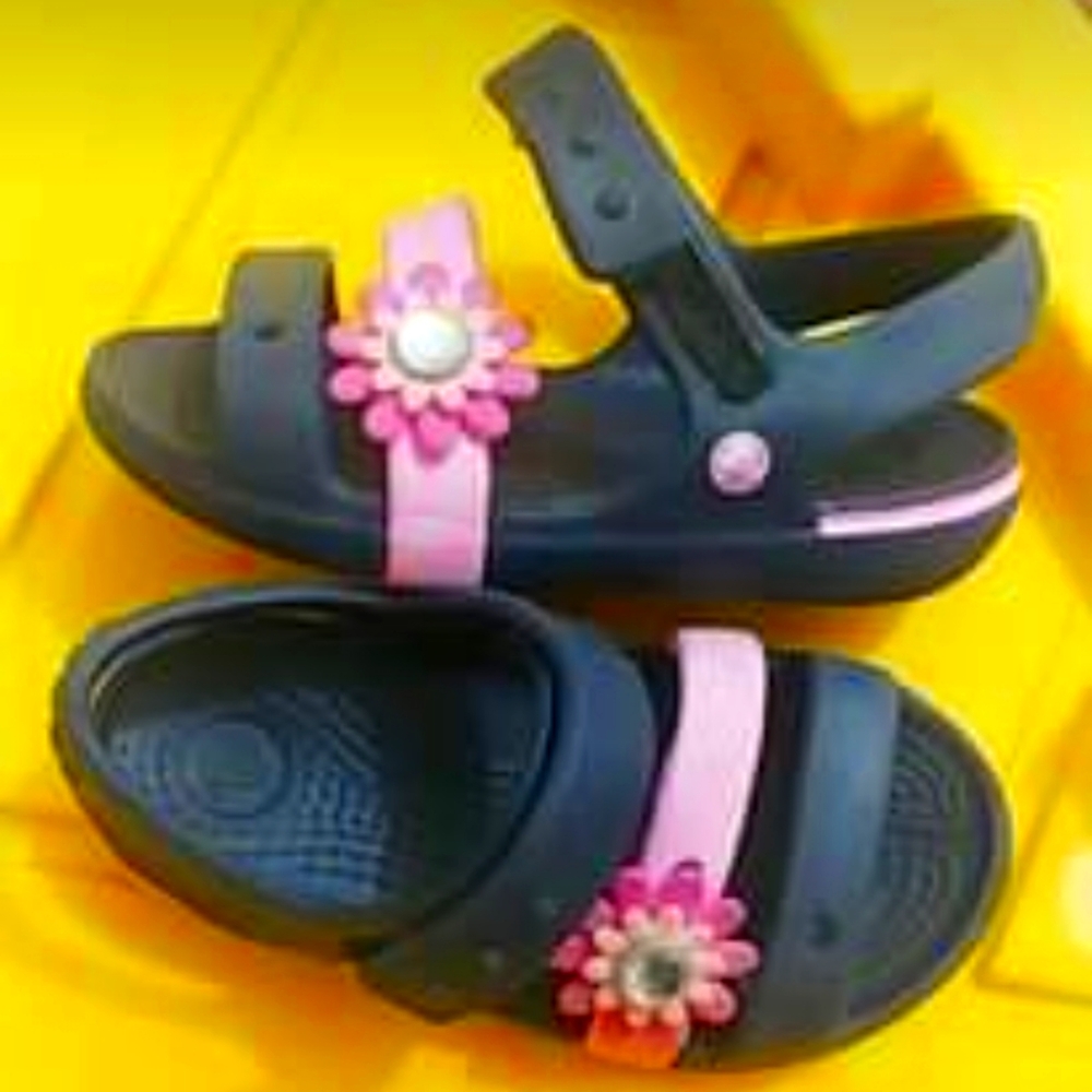 COPY - Crocs toddler girl sandal Size 7